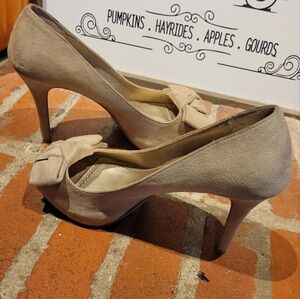 Fioni Tan Suede Peep Toe 4in Heel with Knotted Bow Accent Size 9 1/2